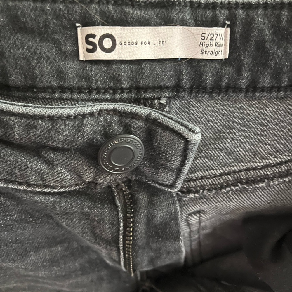 Excellent condition hardly worn they are  cropped style.